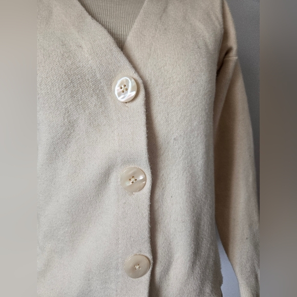 Contemporaine  Cream Cardigan V Necj Sweater. Size XS - Picture 3 of 10